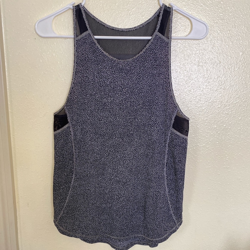 Black and white lululemon tank